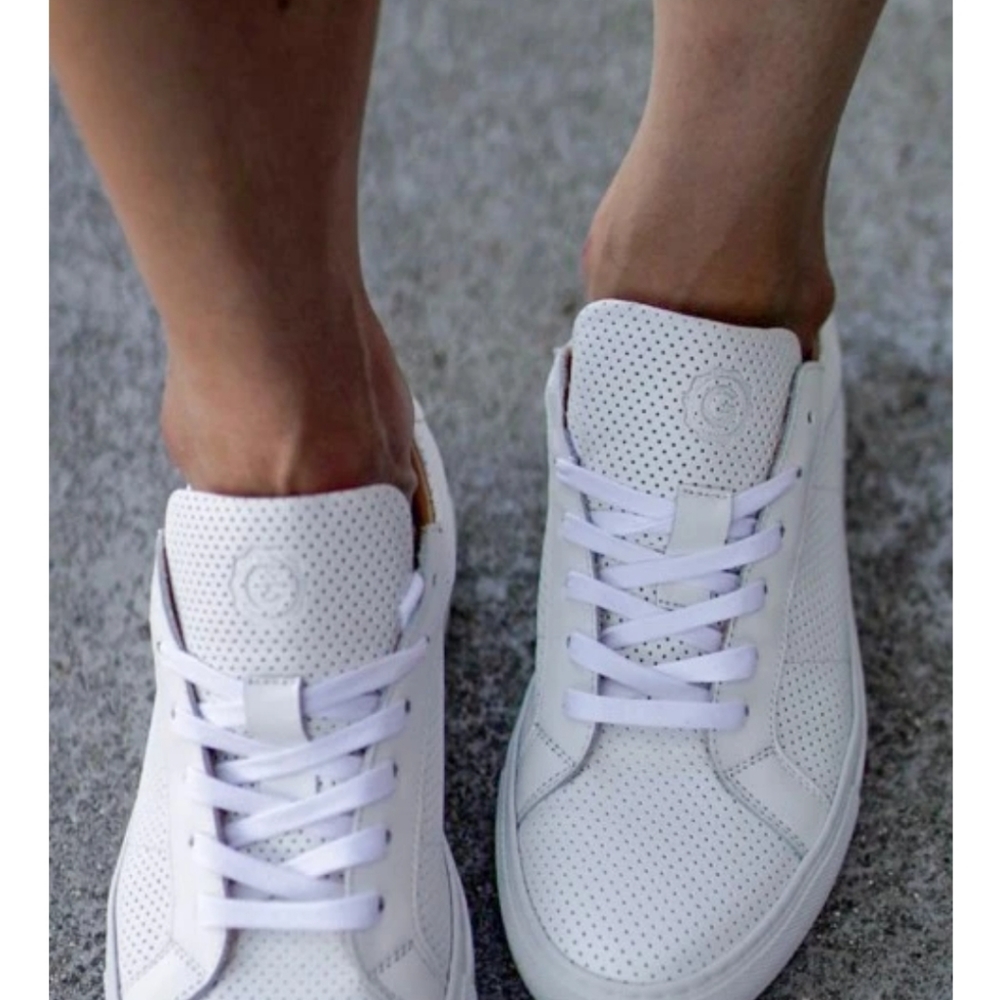 "ROYALE" Style Premium All-Leather Sneaker EUC